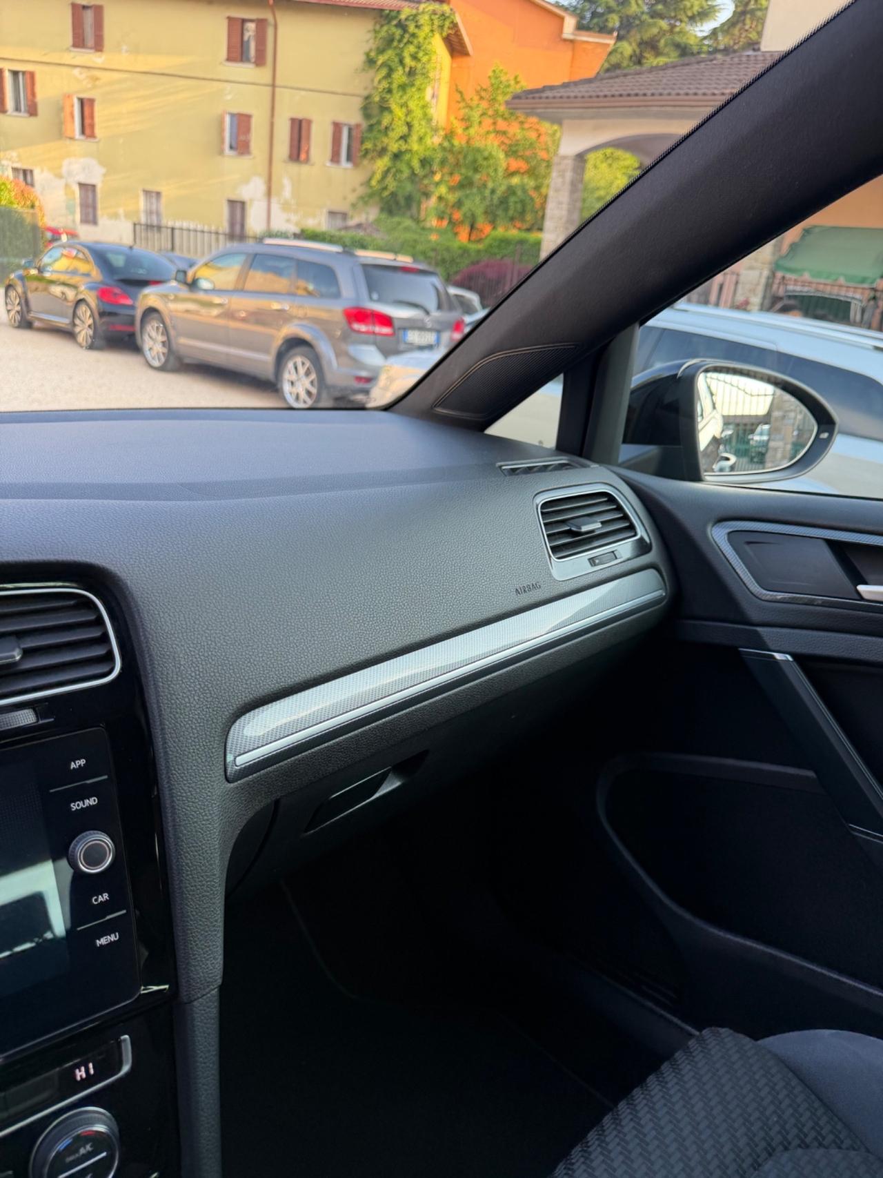 Volkswagen GOLF R LOOK FULLOPT TOTAL BLACK