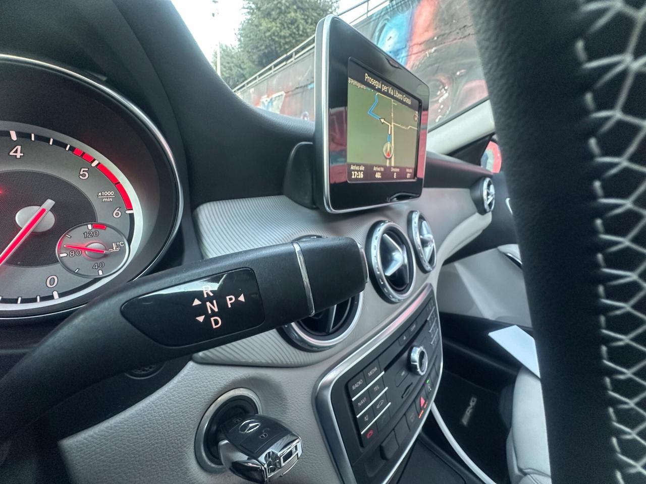 MERCEDES GLA 180 PREMIUM/AUT+TETTO+LED+NAVI+R.CAMERA
