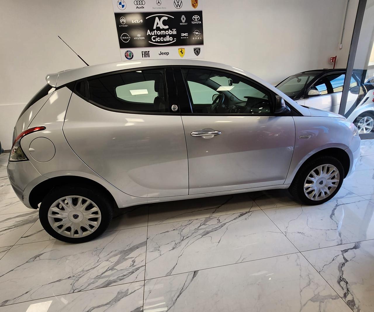 Lancia Ypsilon BENZ/METANO 85CV
