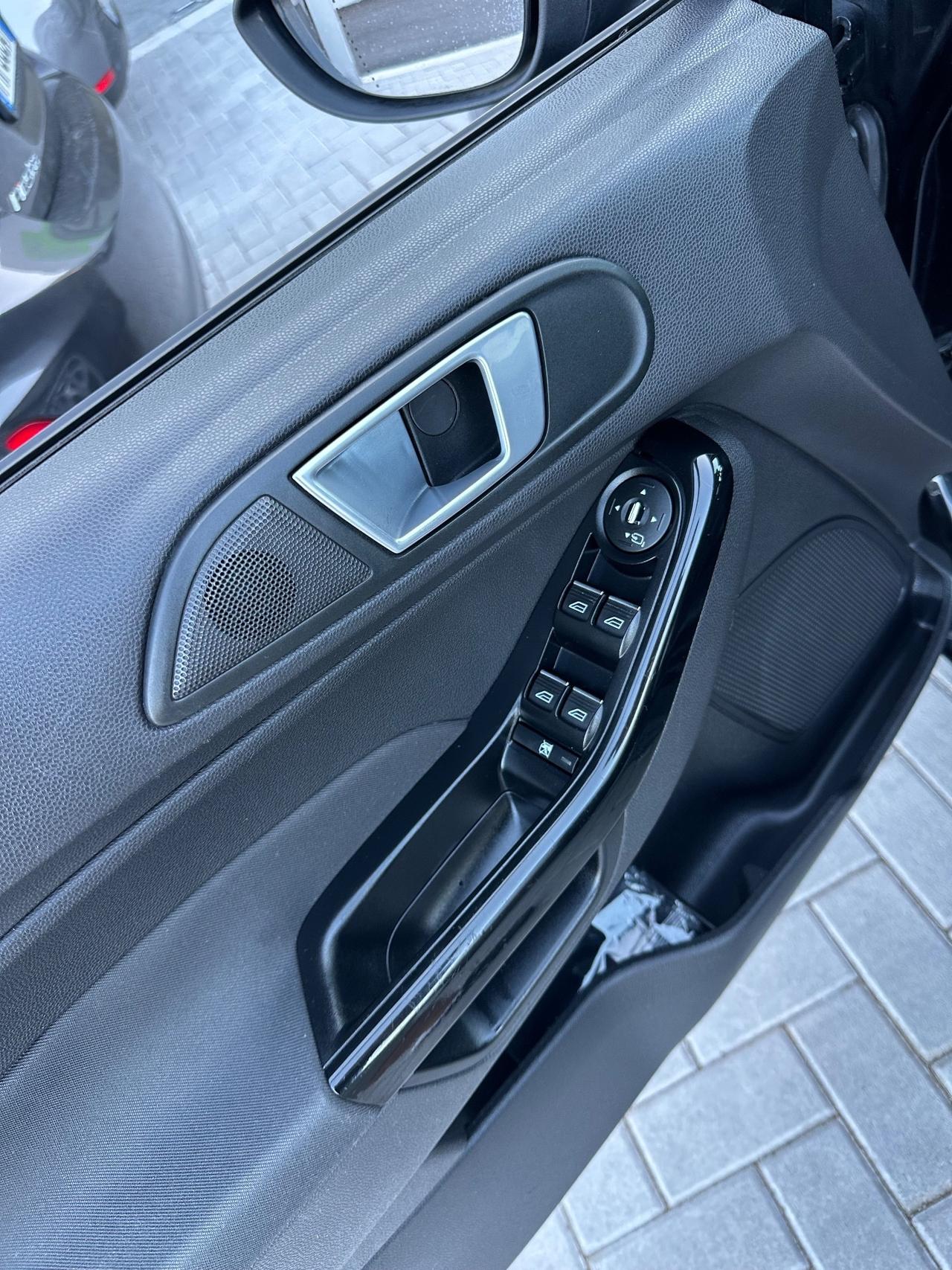 Ford Fiesta 1.5 TDCi 75CV 5 porte Titanium