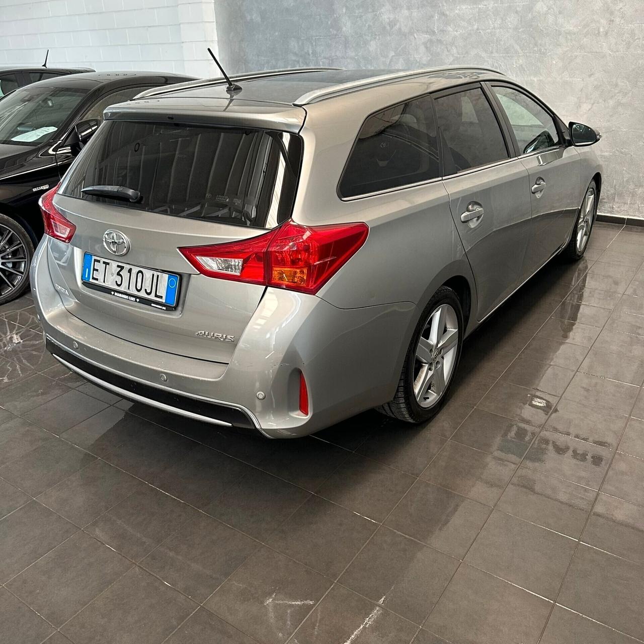 Toyota Auris 2.0 D-4D Lounge