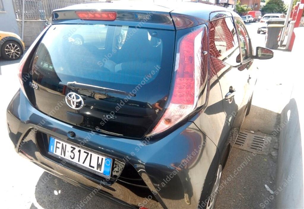 Toyota Aygo 1.0 VVT-i 69 CV 5 porte x-play TSS
