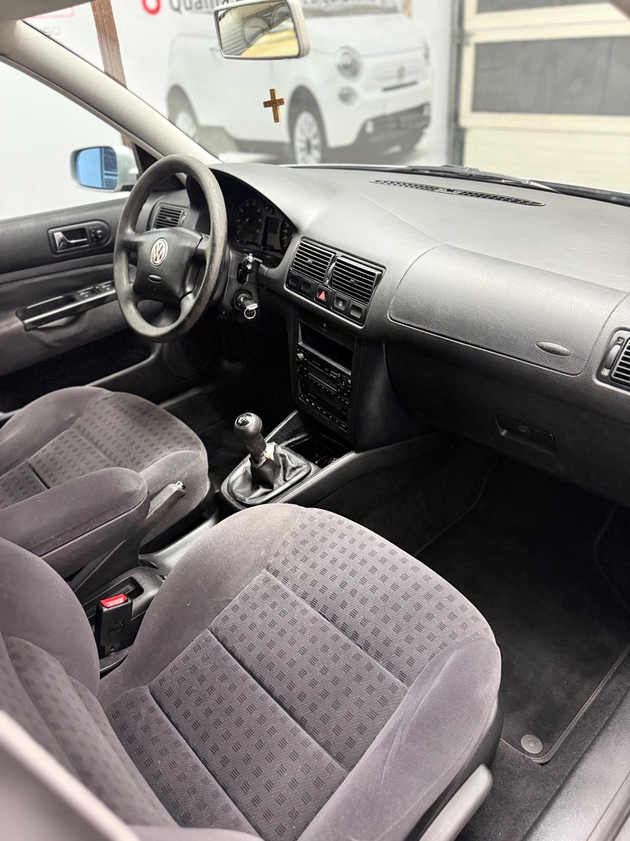 Volkswagen Golf 1.6 16V cat 5 porte Highline
