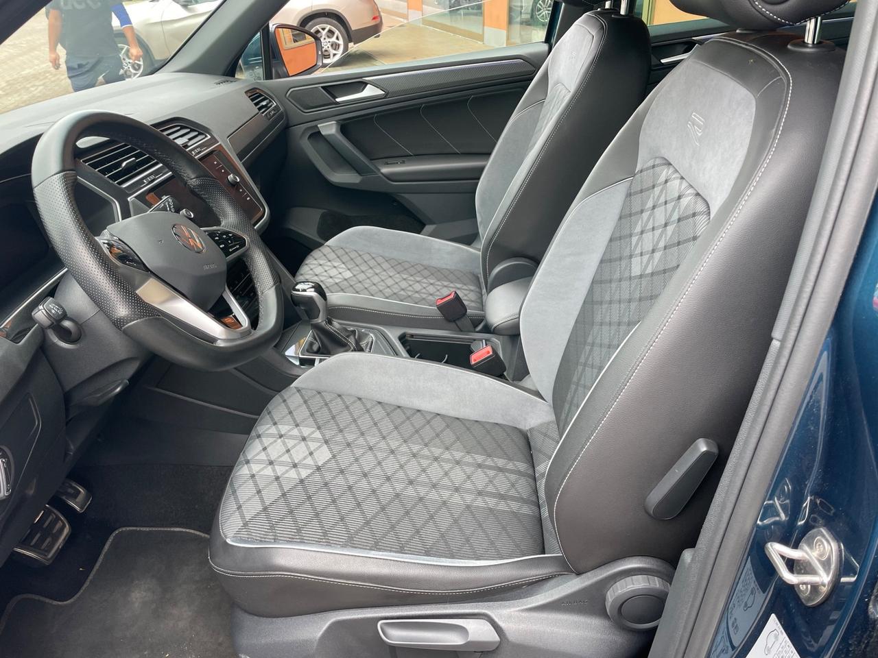 Volkswagen Tiguan 2.0 TDI 150 CV SCR DSG R-Line Telecamera