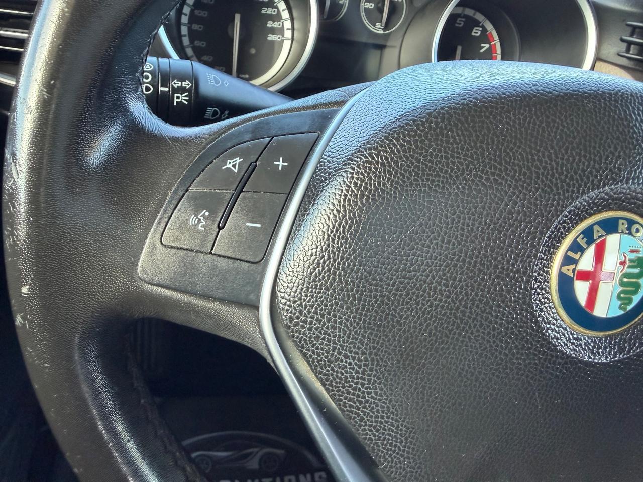 Alfa Romeo Giulietta 1.4 Turbo okenopatentati Total Black