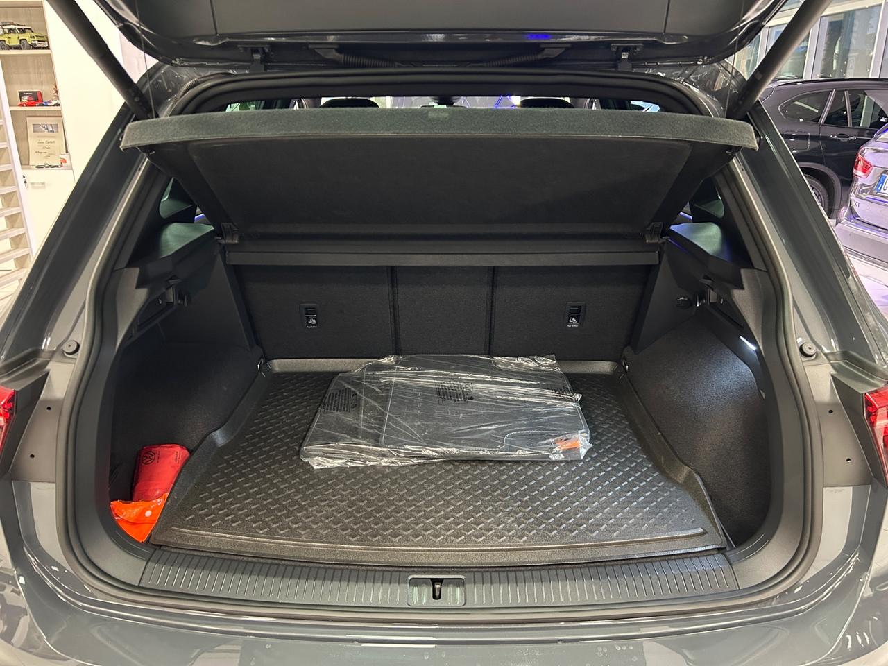 Volkswagen Tiguan 2.0 TDI 150 CV SCR DSG R-Line