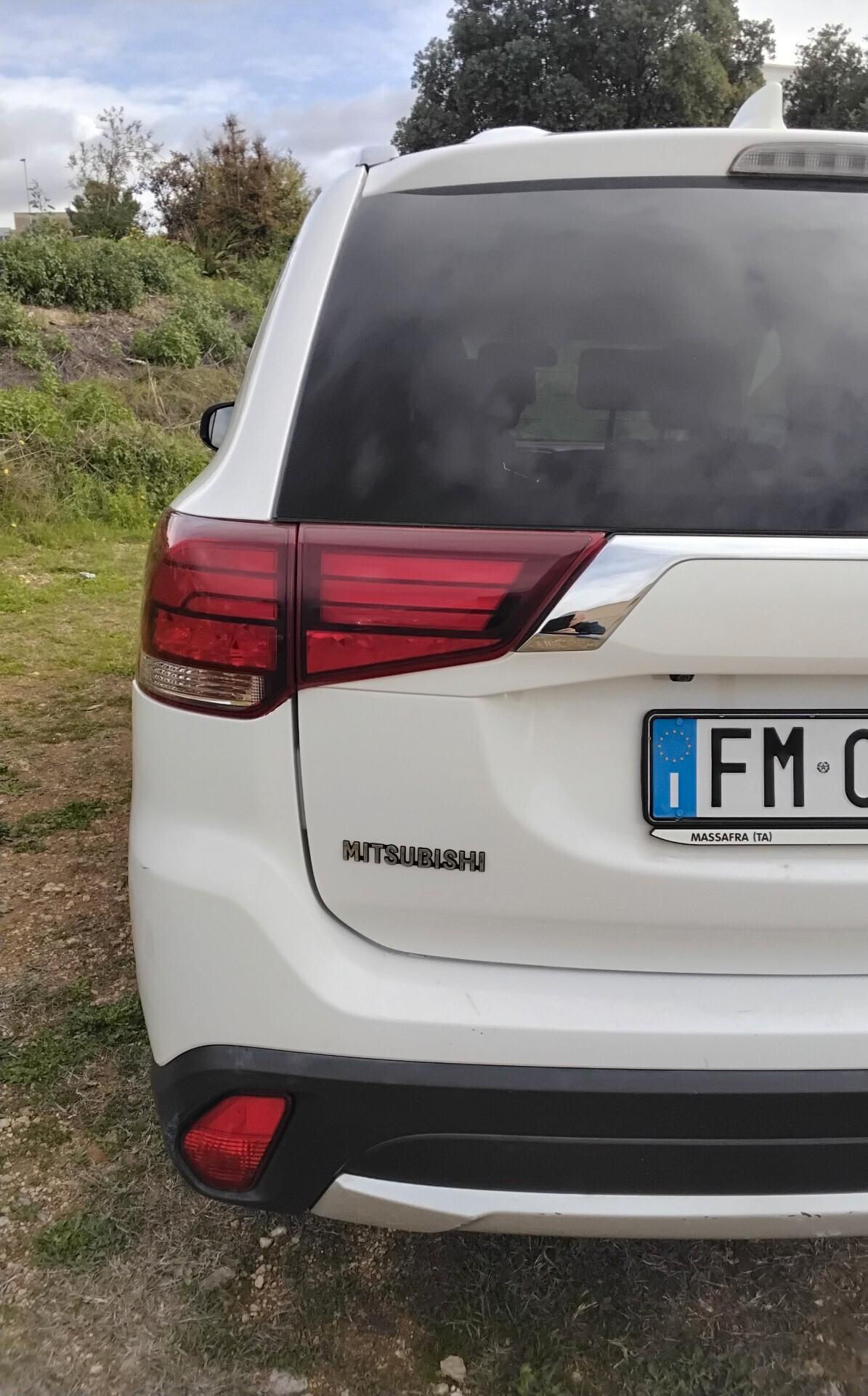 Mitsubishi Outlander 2.2 DI-D 4WD N1 AUTOCARRO