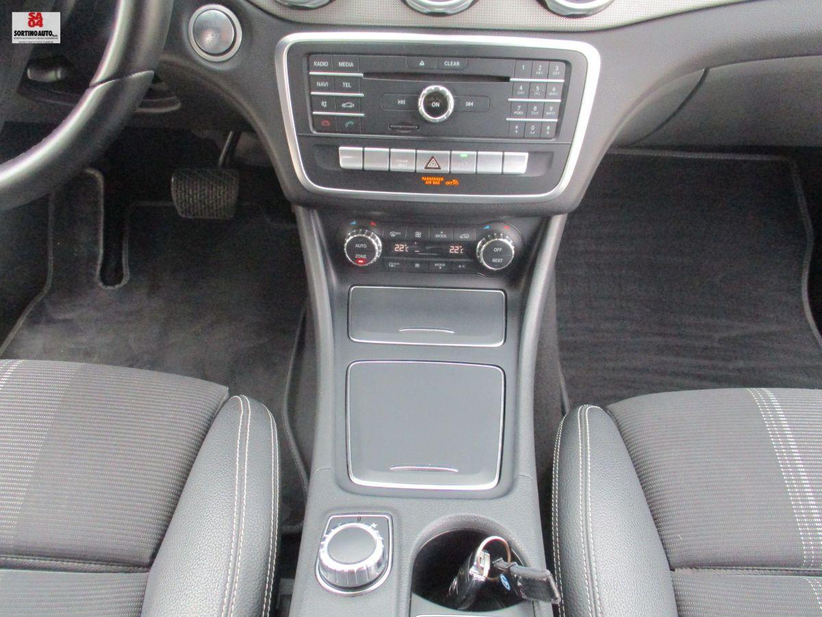 MERCEDES GLA 200 d Automatic Premium-2017