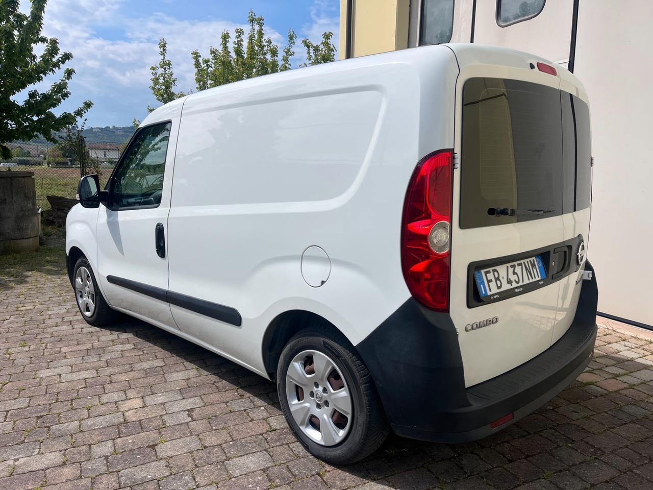 OPEL COMBO 2016 IVA ESPOSTA