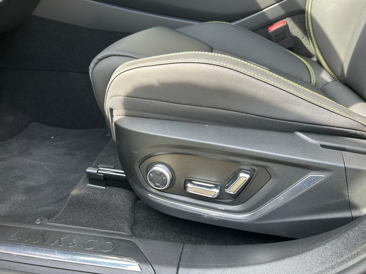 Lynk&co 01 PHEV More