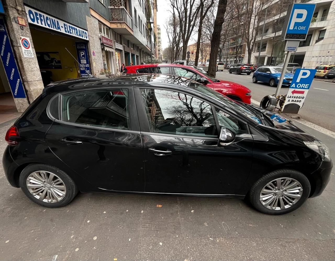 Peugeot 208 PureTech 82 5 porte Allure