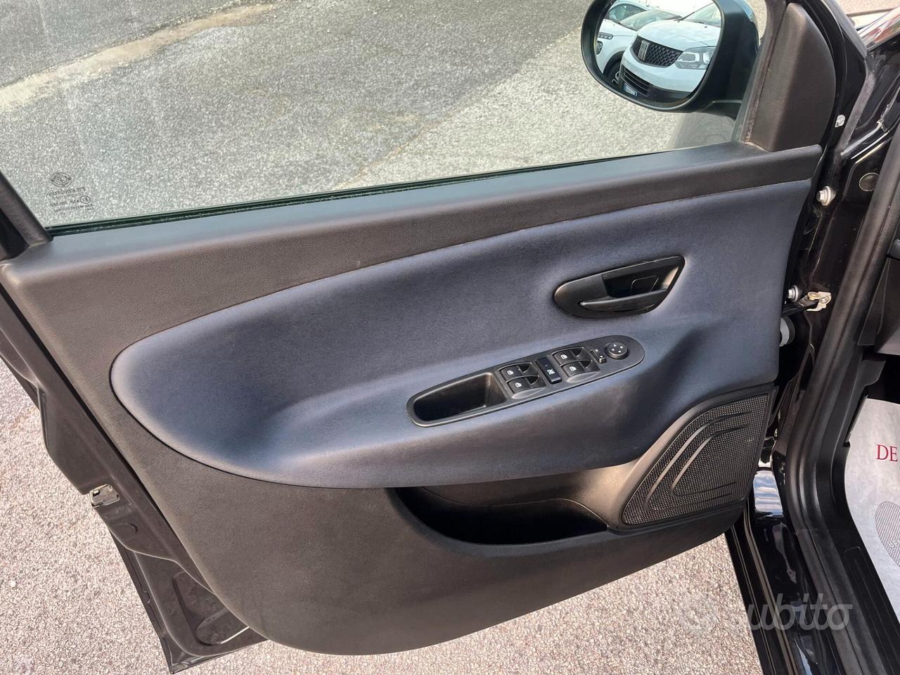 Lancia Ypsilon 1.0 FireFly 5 porte S&S Hybrid Gold