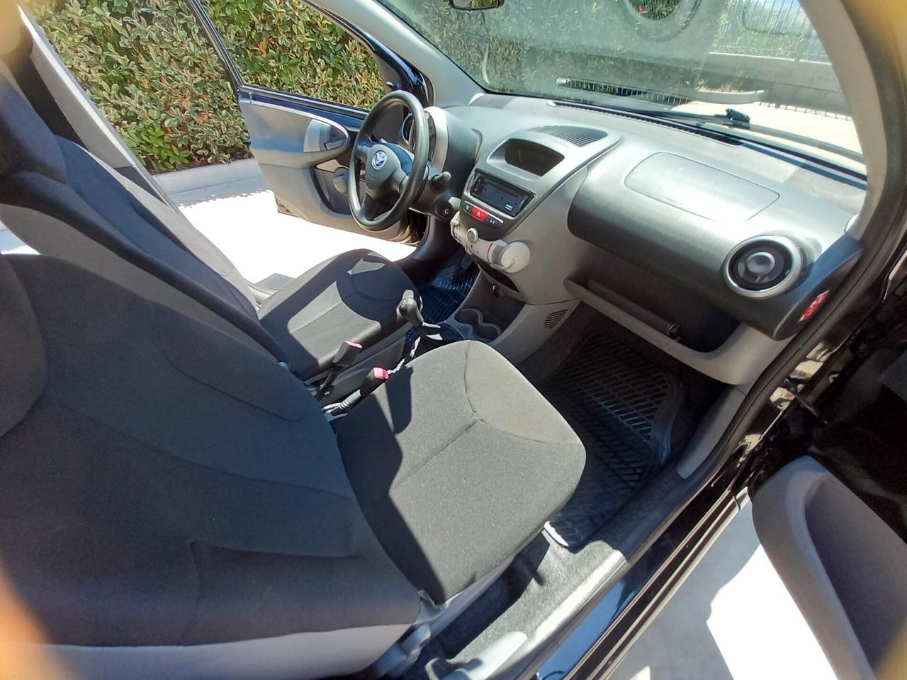 Toyota Aygo 1.0 12V UNICO P. 46000 km !!!!