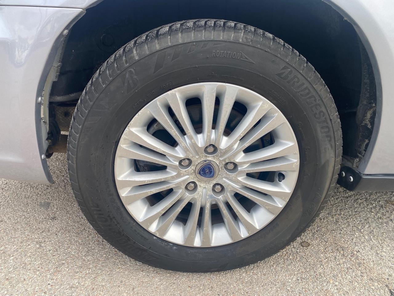 Lancia Voyager 2.8 Turbodiesel Silver 177 CV Auto