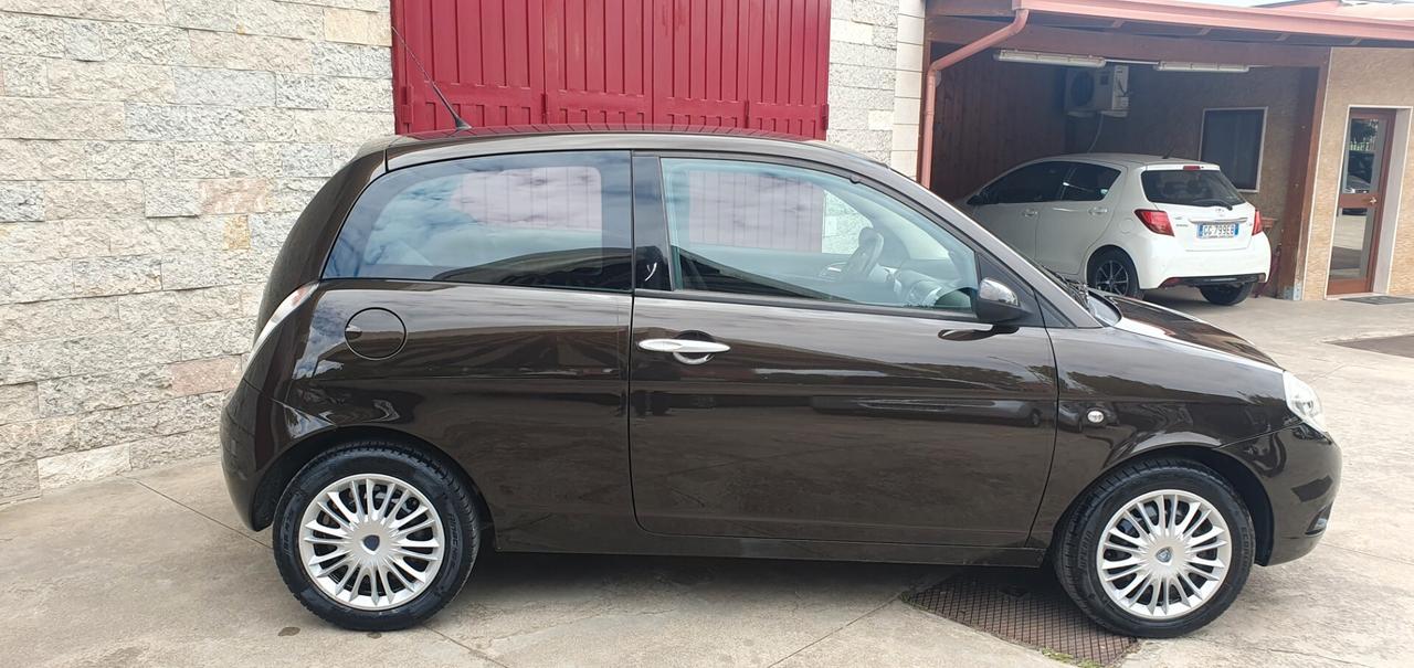Lancia Ypsilon 1.3 MJT 75 CV Oro