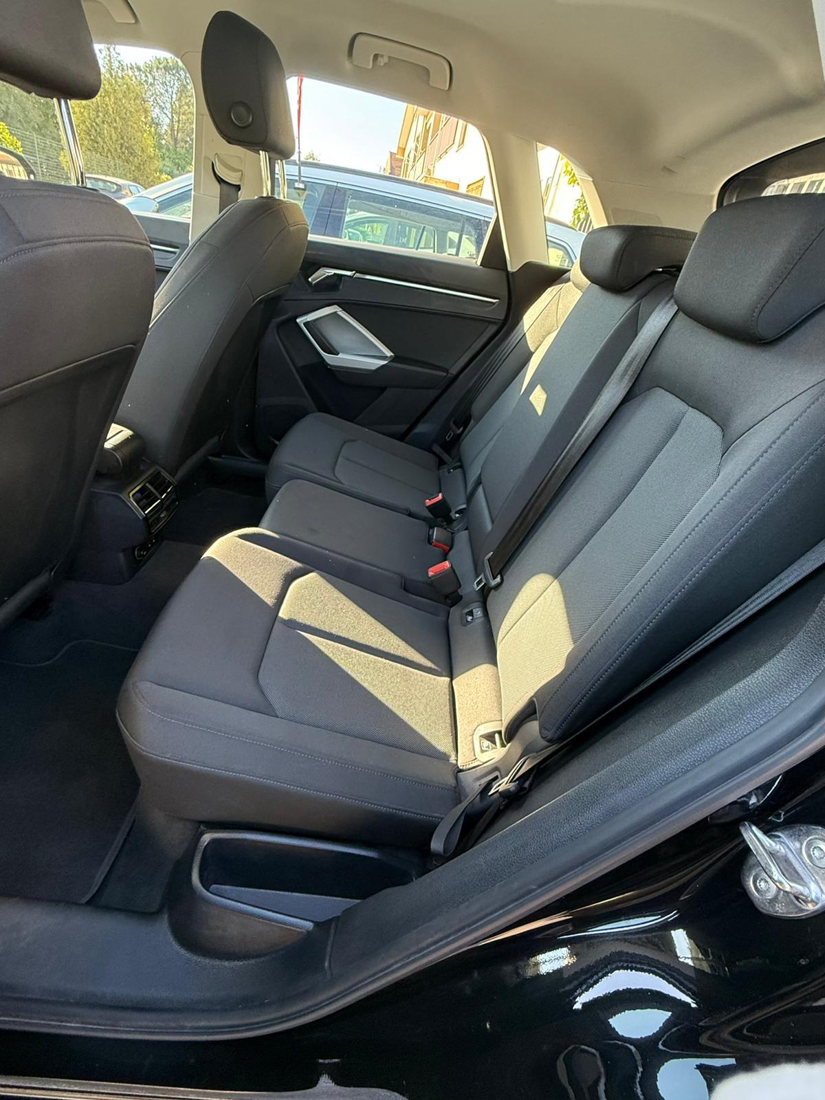 Audi Q3 35 2.0 tdi Business s-tronic