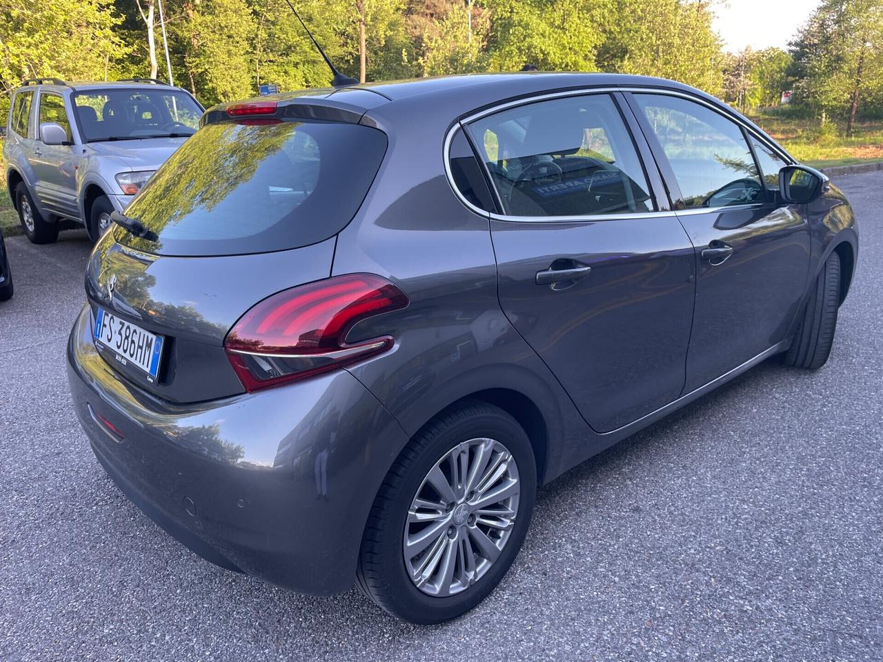 Peugeot 208 PureTech 82 5 porte Allure*solo 40000km*NAVI*NEOPATENTATI