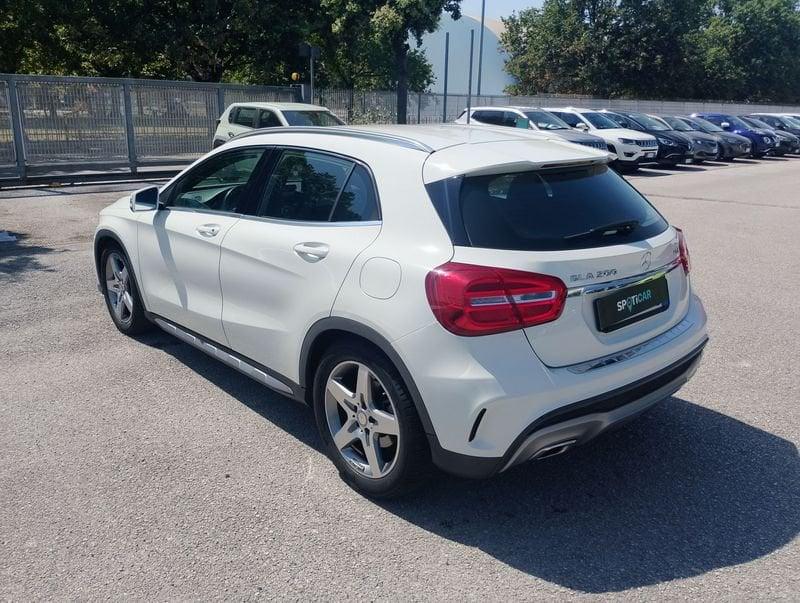 Mercedes-Benz GLA 200 CDI Premium