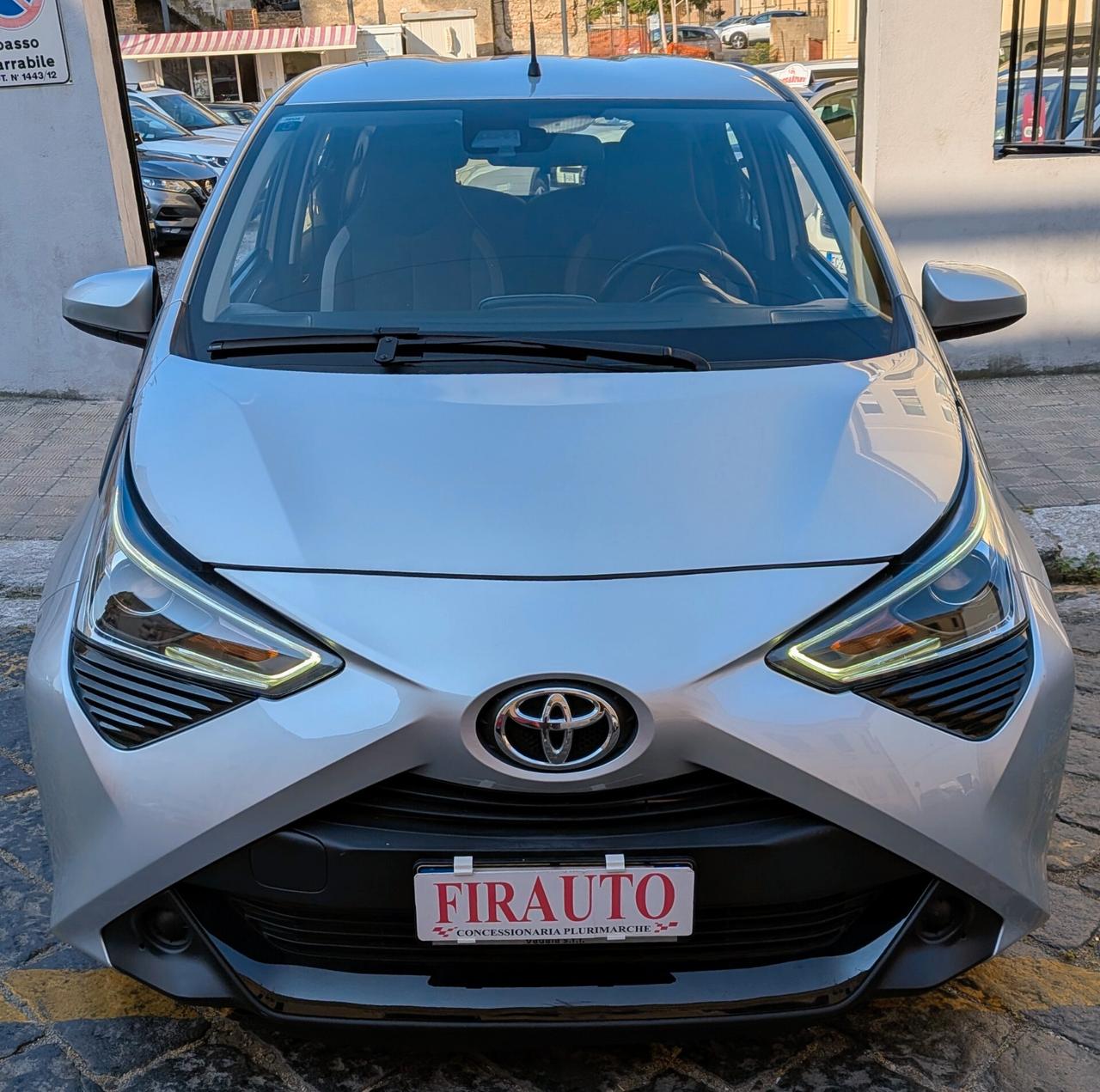 Toyota Aygo Connect 1.0 VVT-i 72 CV 5 porte x-cool
