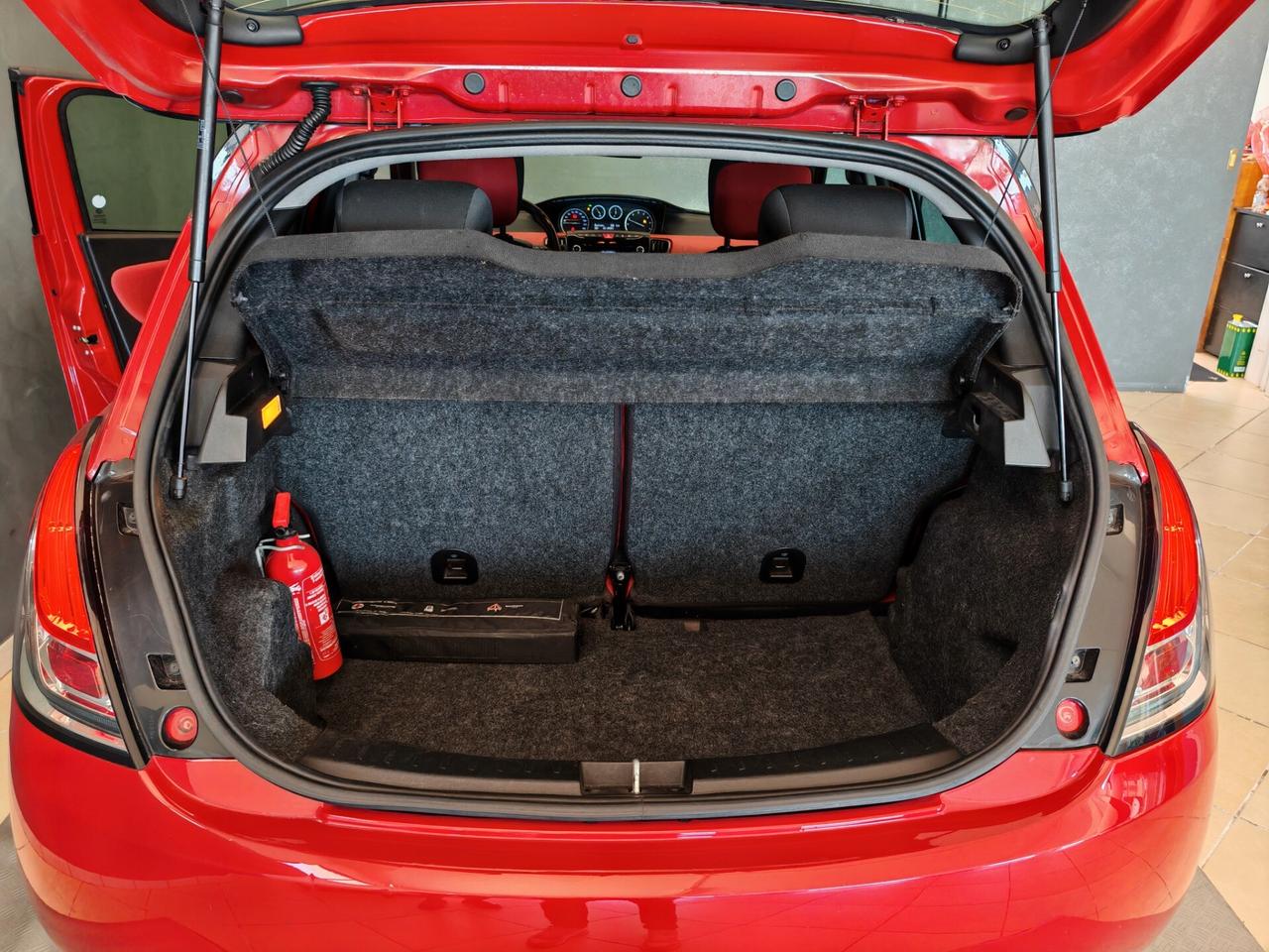 Lancia Ypsilon 1.2 69 CV 5 porte S&S Black&Red