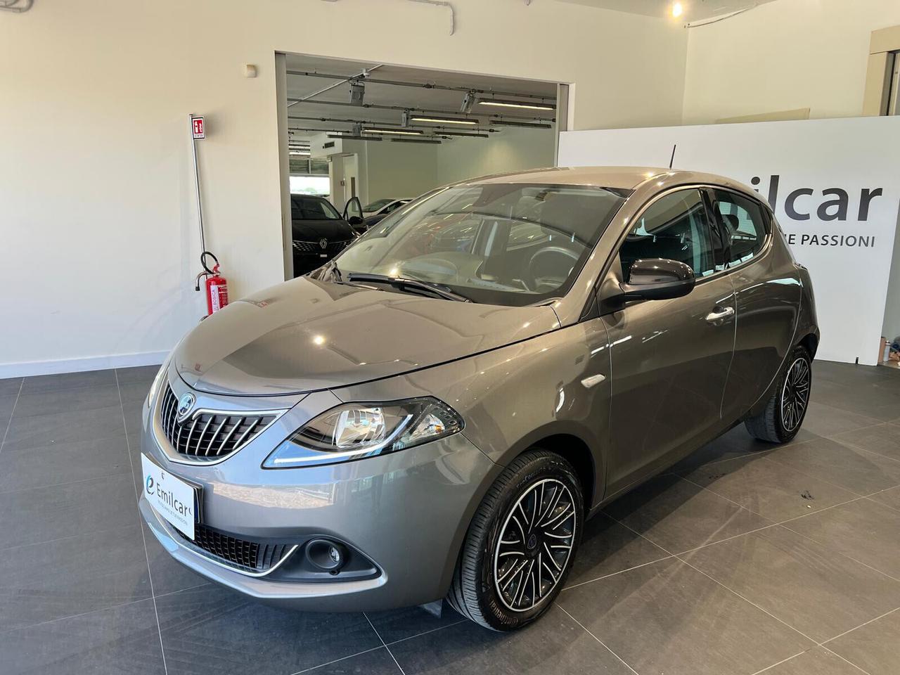 Lancia Ypsilon 1.0 FireFly 5 porte S&S Hybryd Gold