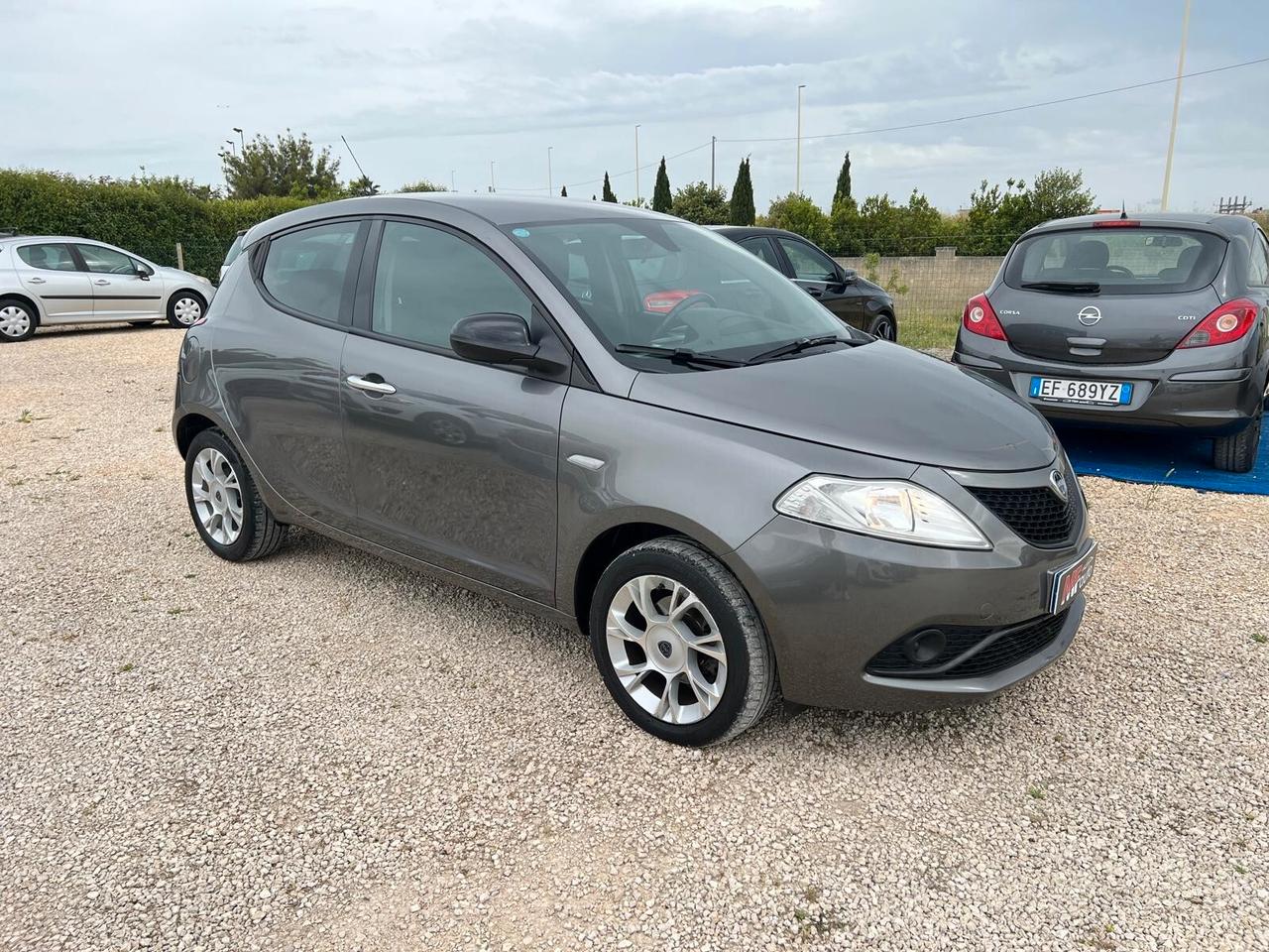 Lancia Ypsilon 1.2 69 CV 5 porte Gold my19