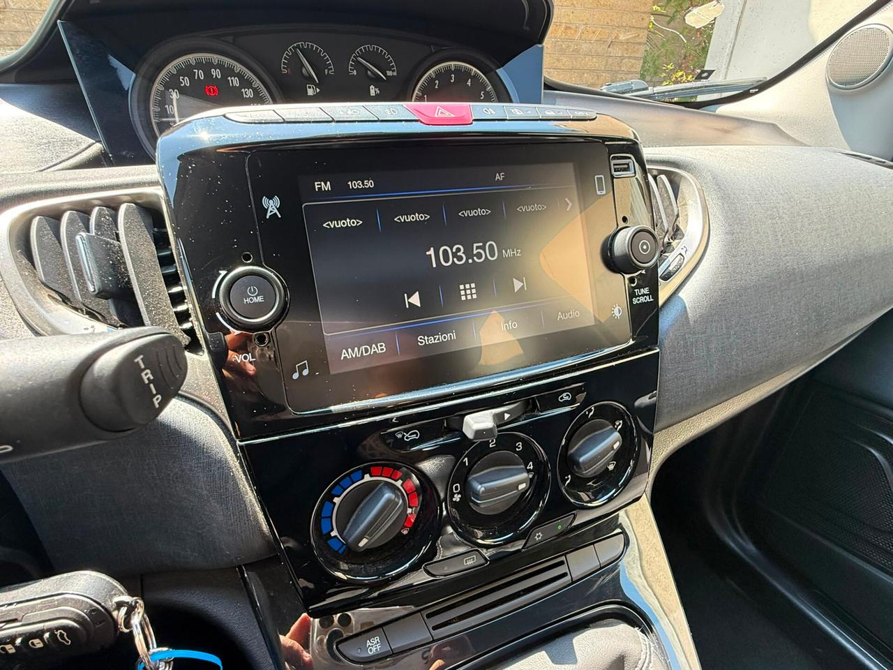Lancia Ypsilon 1.0 FireFly 5 porte S&S Hybrid Gold