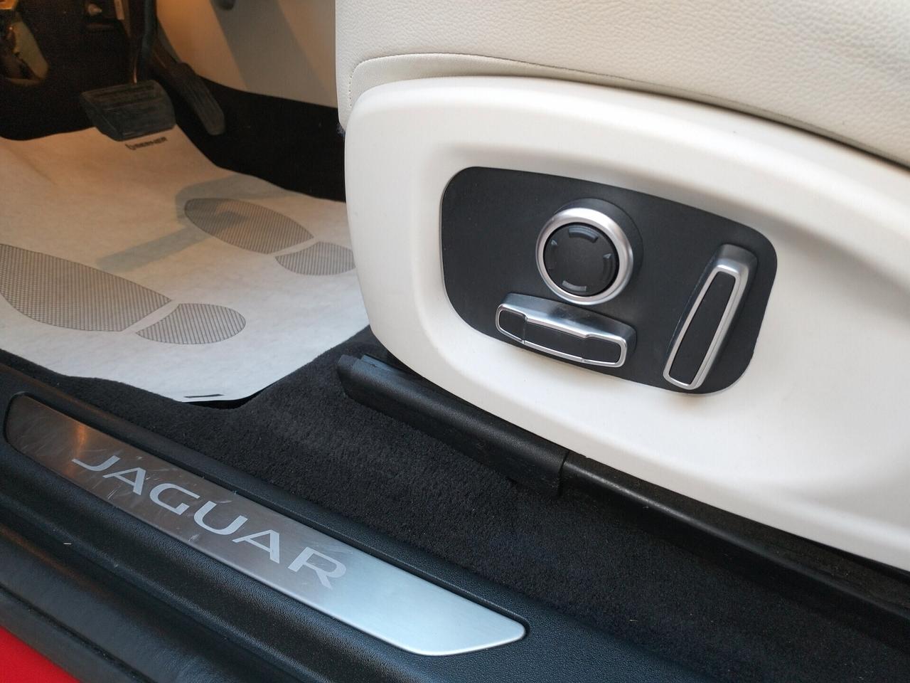 Jaguar E-Pace 2.0d i4 mhev R-Dynamic HSE awd 204cv auto IVA ESPOSTA