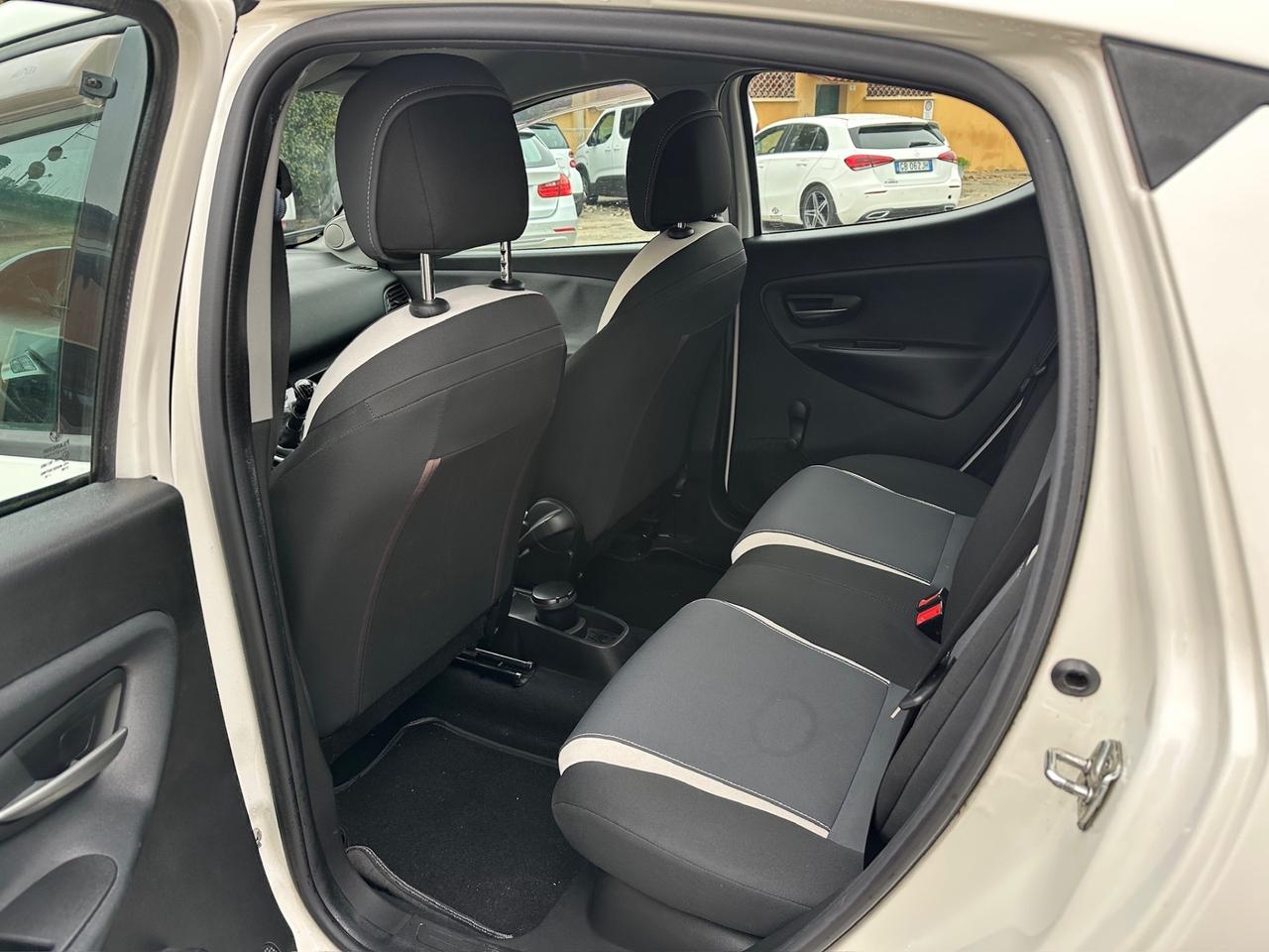 Lancia Ypsilon 0.9 TwinAir 85 CV 5 porte Metano Ecochic Gold