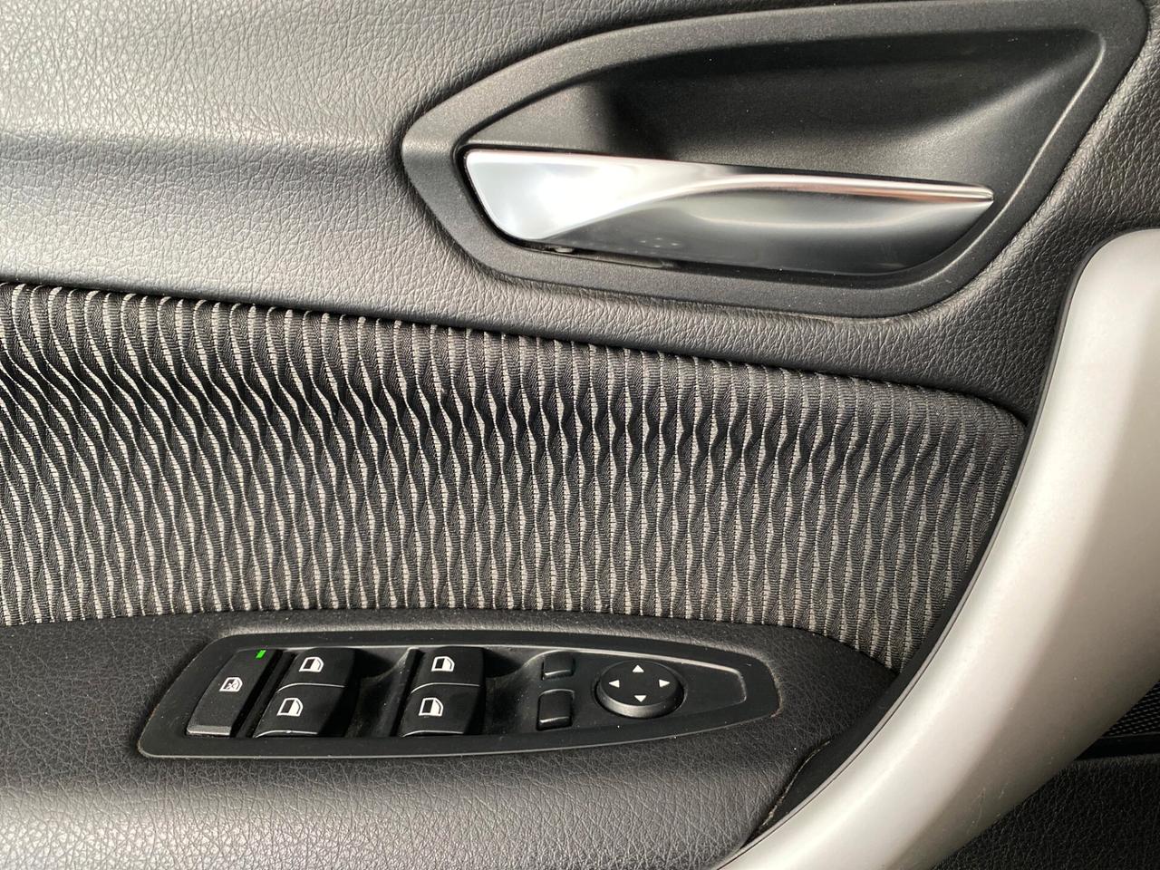 Bmw 118 118d 5p. Unique