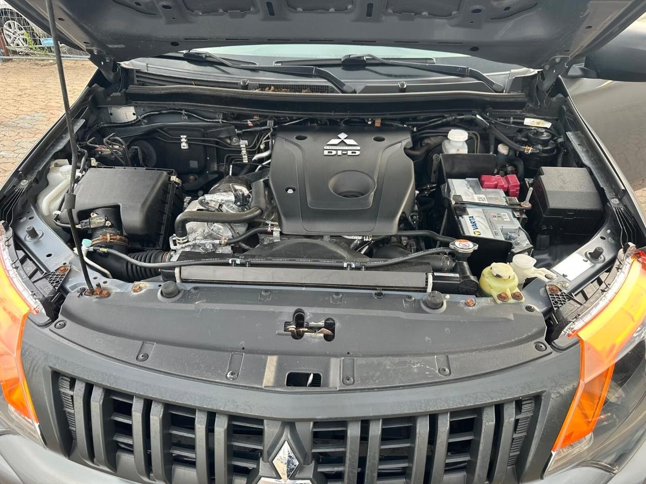 Mitsubishi L200 2.4 DI-D/154CV Double Cab Invite