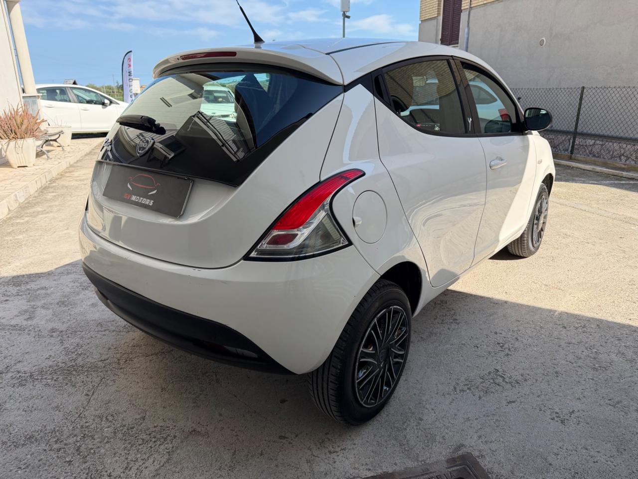Lancia Ypsilon 0.9 TwinAir 85CV 5 porte Metano Ecochic