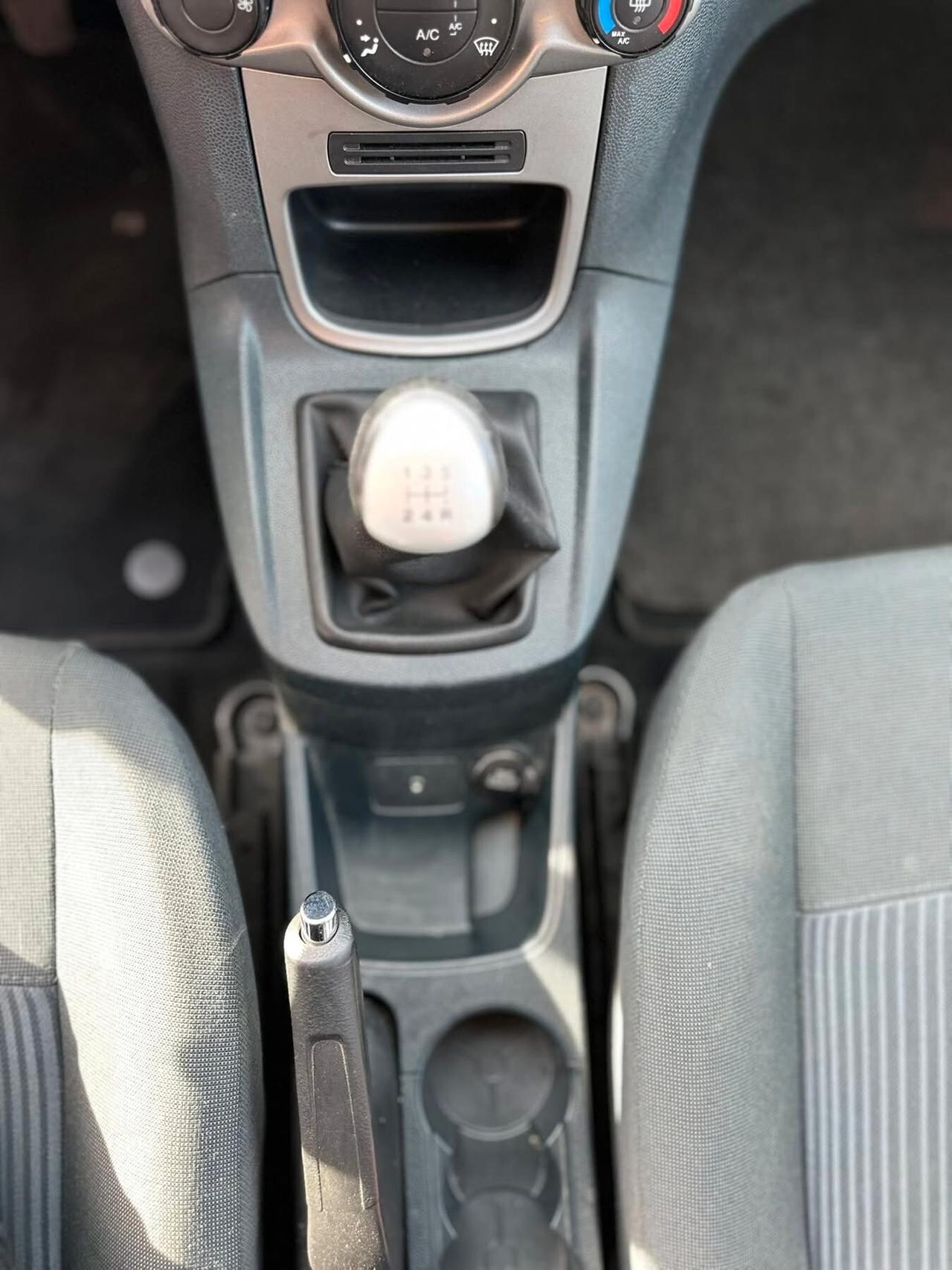 Ford Fiesta 1.4 TDCi 70CV 5 porte Titanium neopatentati