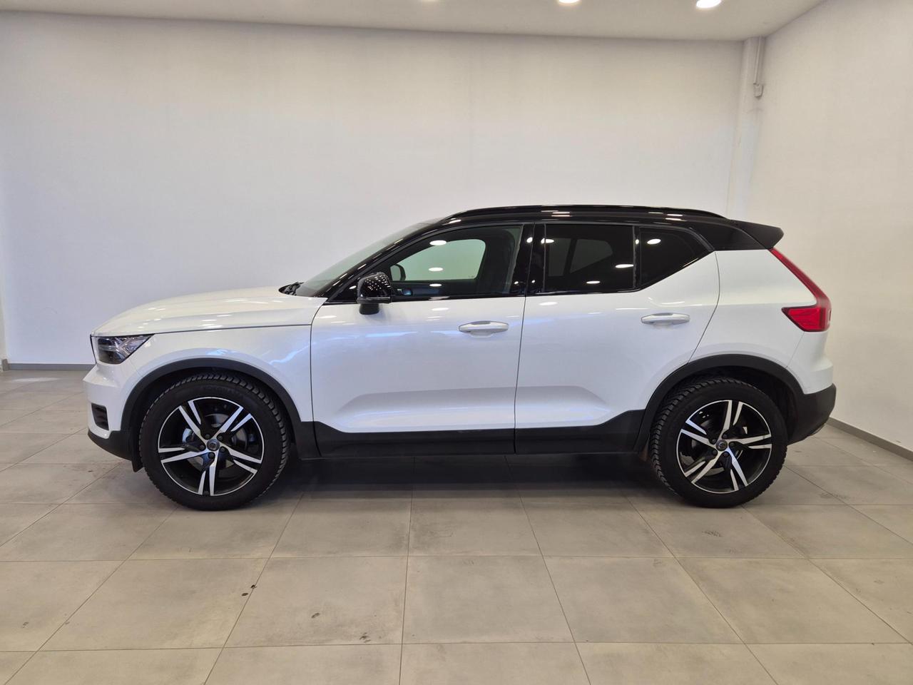 Volvo XC40 2.0 d3 R-design geartronic - UNIPROPRIETARIO - ACC/Lim - Cam