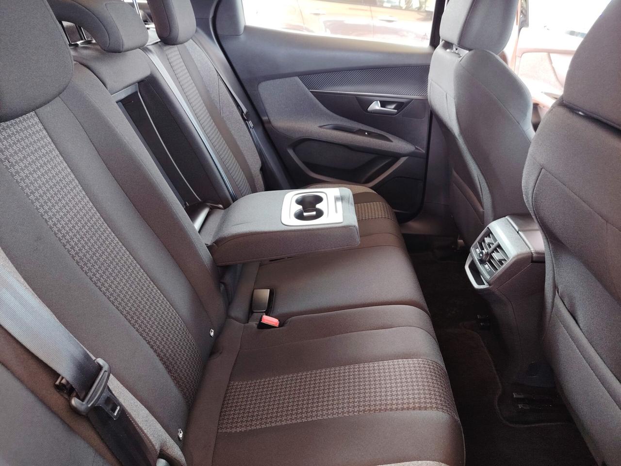 Peugeot 3008 BlueHDi 130 S&S EAT8 2021