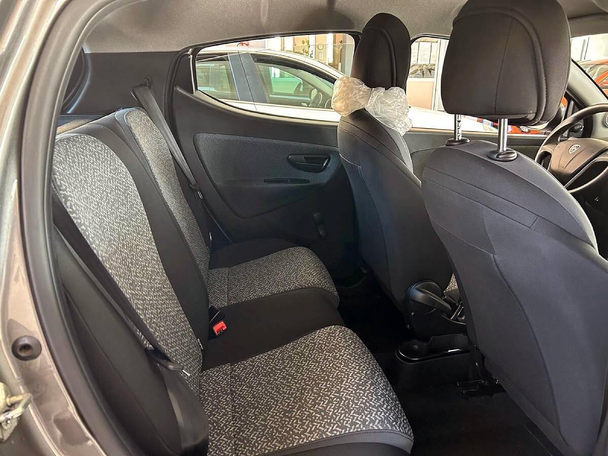 Lancia Ypsilon 1.0 FireFly 5 porte S&S Hybrid Silver