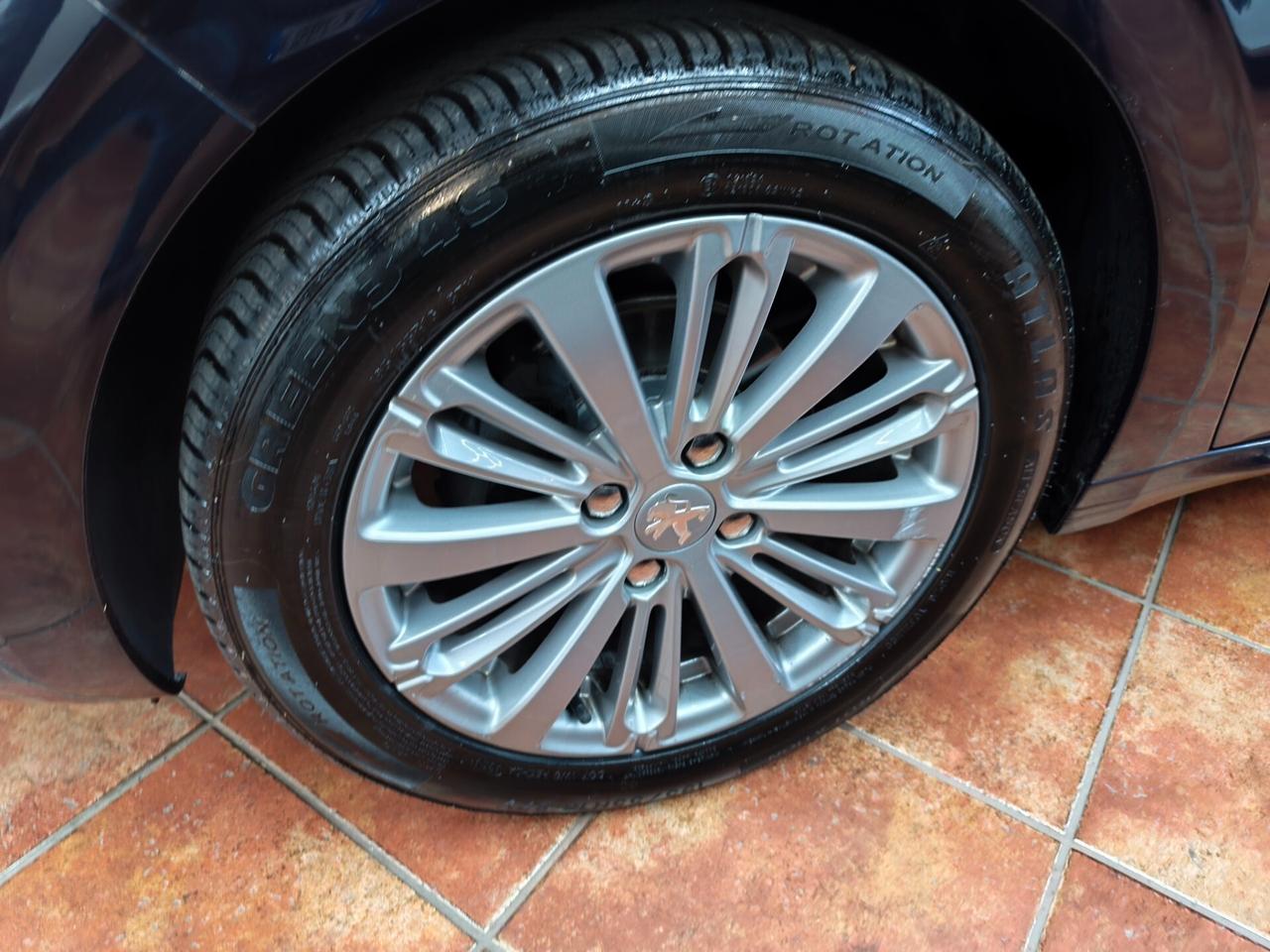 Peugeot 208 1.6 diesel 75CV FULL OPTIONAL