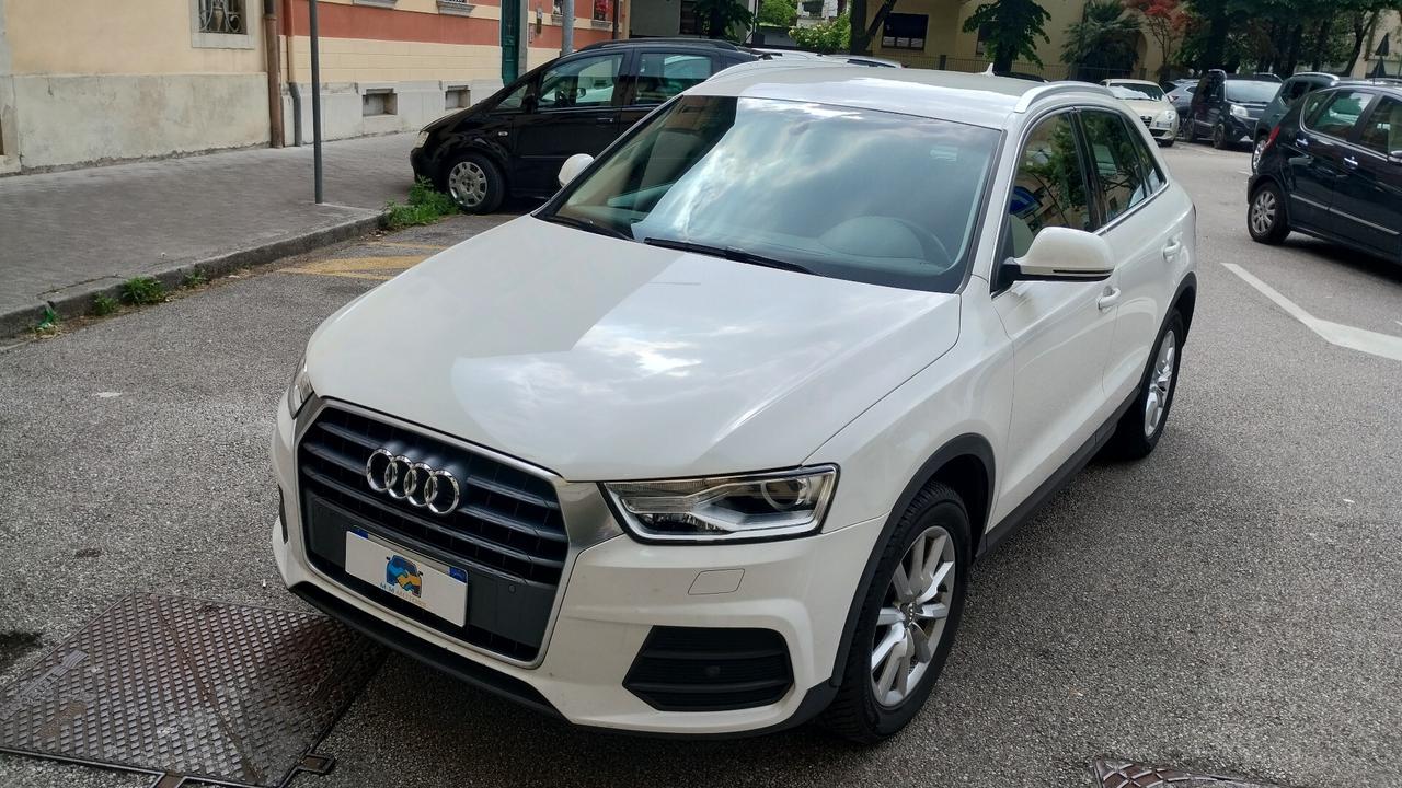 Audi Q3 2.0 TDI 120 CV S line Edition