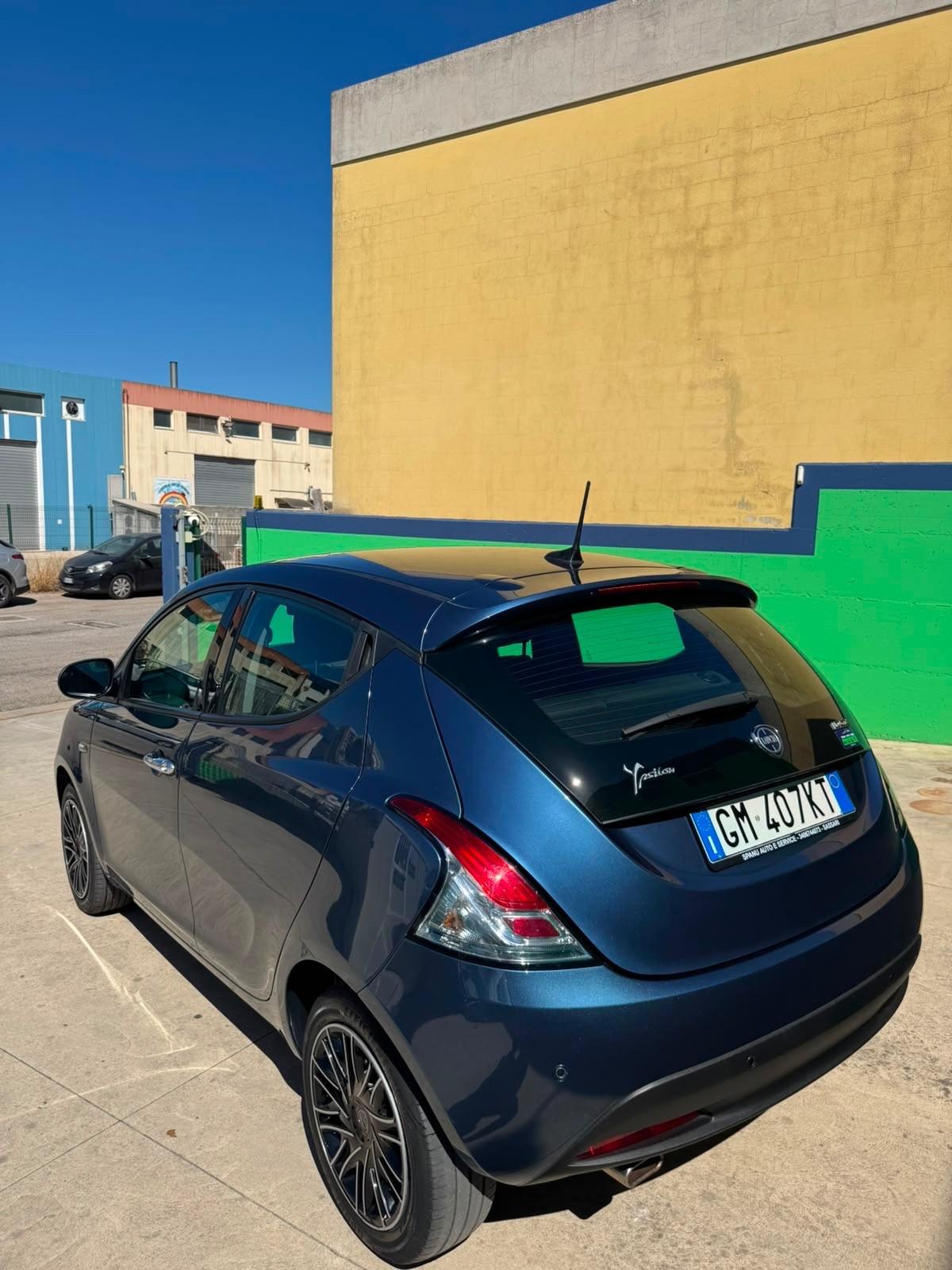 Lancia Ypsilon 1.0 FireFly 5 porte S&S Hybrid Ecochic Silver