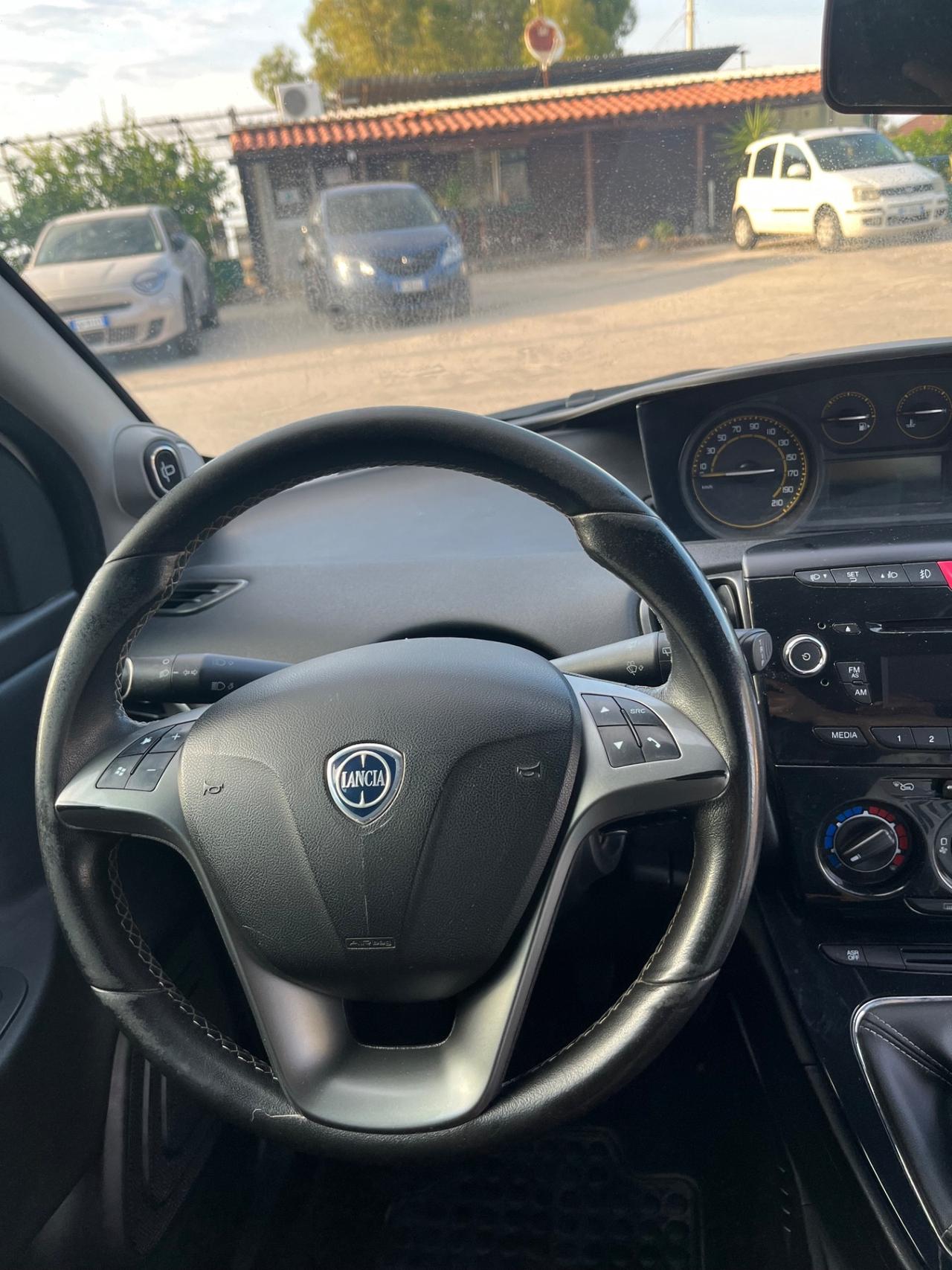 Lancia Ypsilon 1.3 MJT 16V 95 CV 5 porte S&S S Momodesign