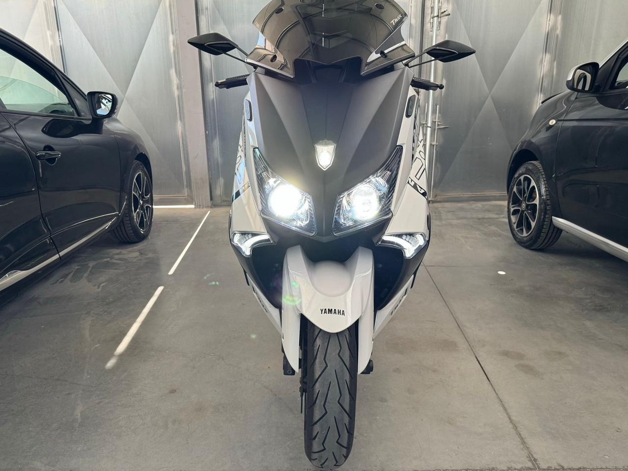 YAMAHA TMAX 530