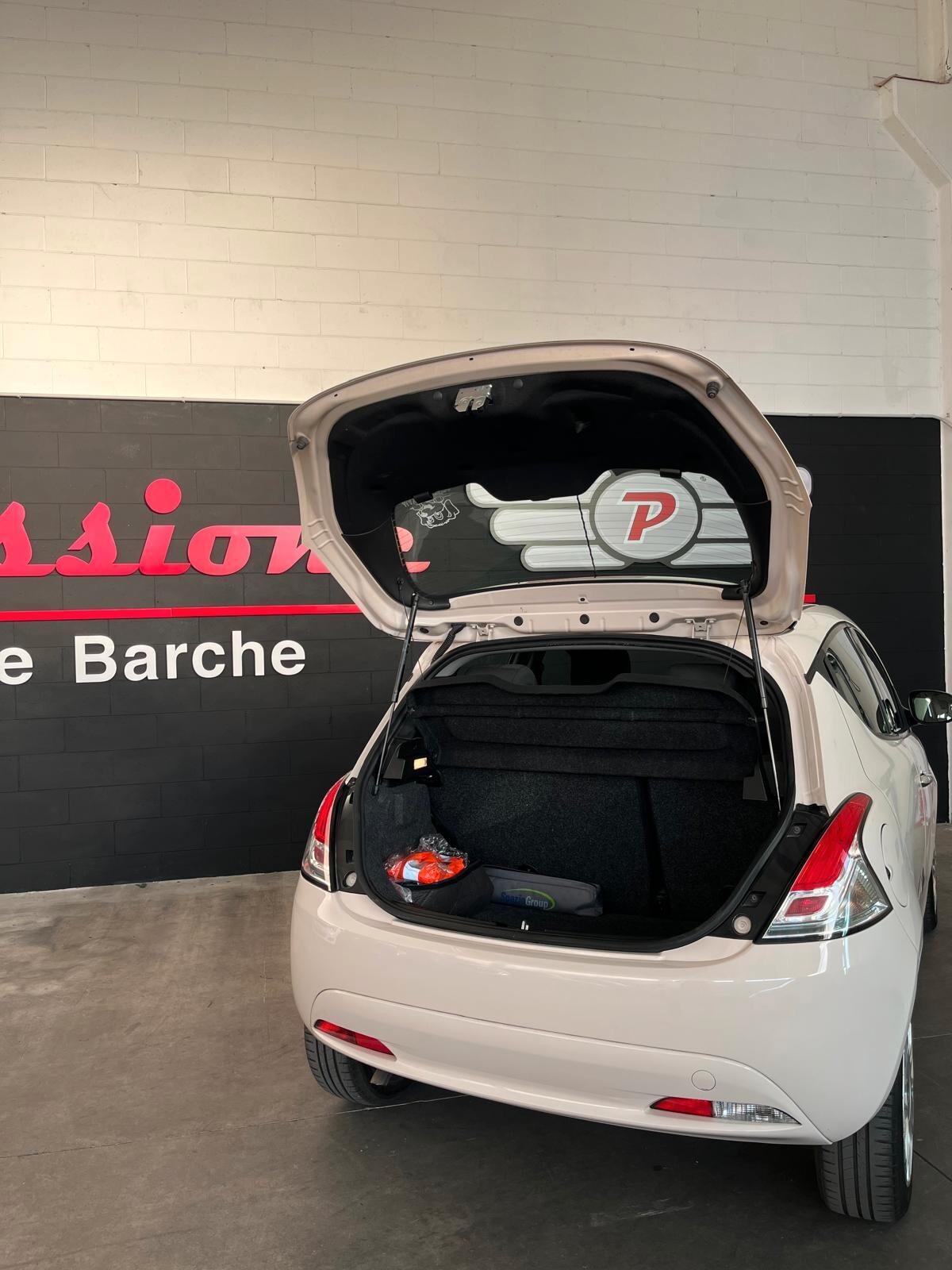 Lancia Ypsilon 1.2 69 CV 5 porte GPL Ecochic Silver