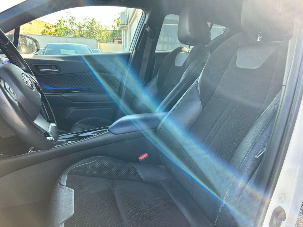 Toyota C-HR 2.0 Hybrid E-CVT Style