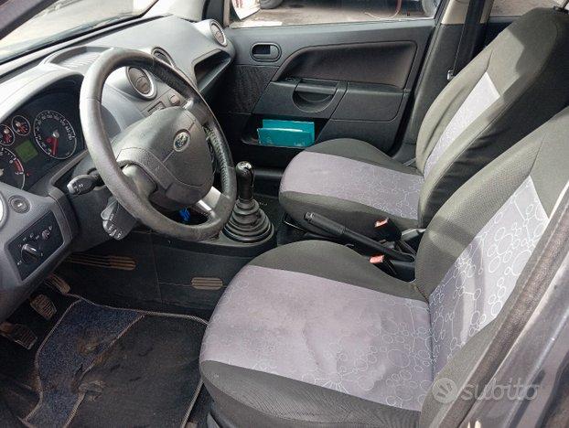 Ford Fiesta 1200 titanium