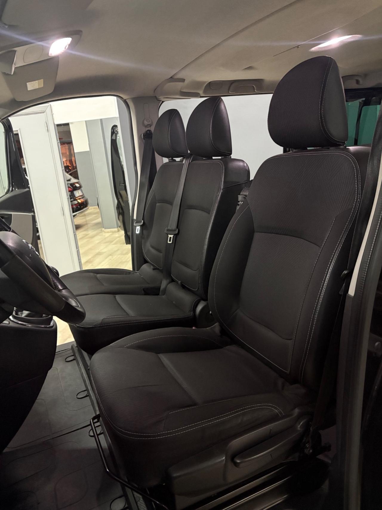 Nissan NV300 29 1.6 dCi 120CV PL-TN Bus M1