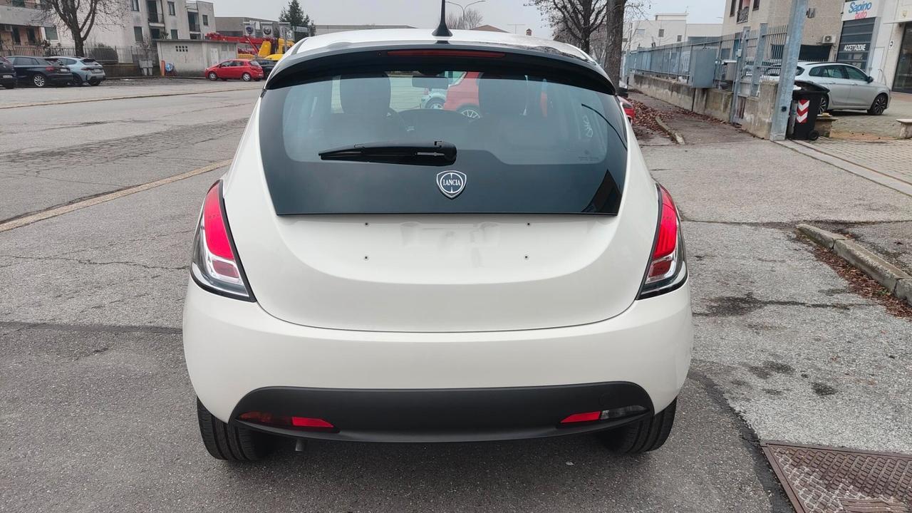 Lancia Ypsilon 1.0 FireFly 5 porte S&S Hybrid Oro