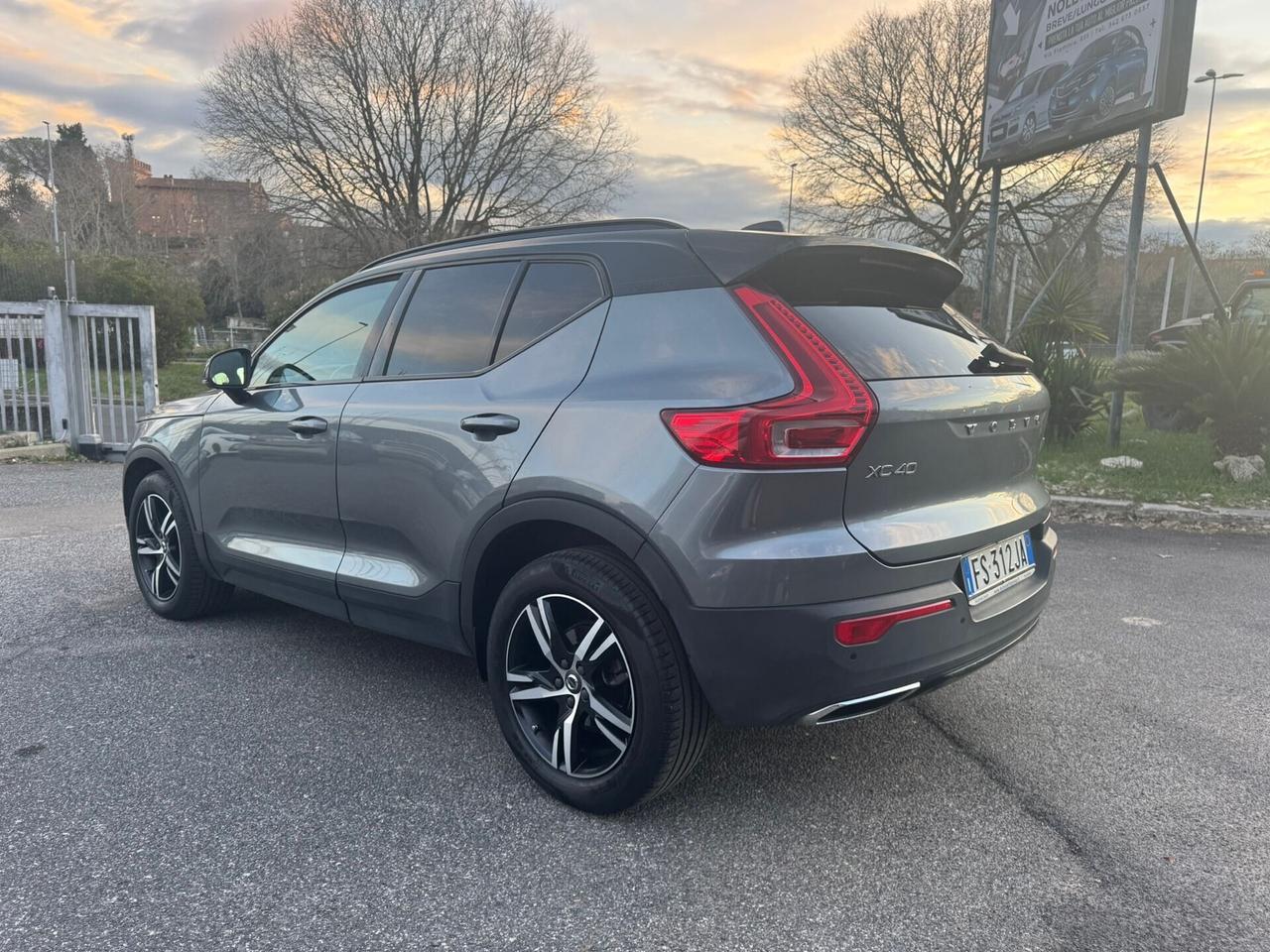 Volvo XC40 D3 AWD Geartronic R-design Black e Grey Edition Service Volvo Permute e Rate