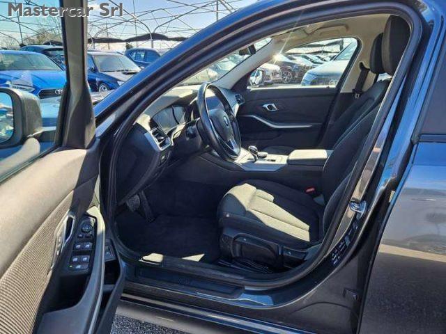 BMW 320 320d XDRIVE auto Business Adv - GD711AP