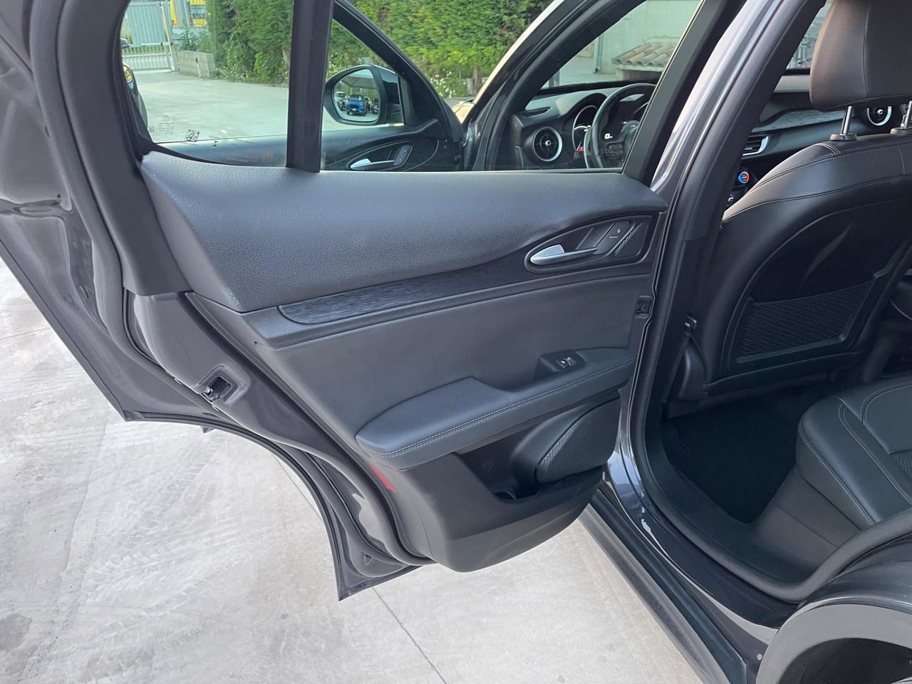 Alfa Romeo Stelvio 2.2 Turbodiesel 160 CV AT8 RWD Sprint