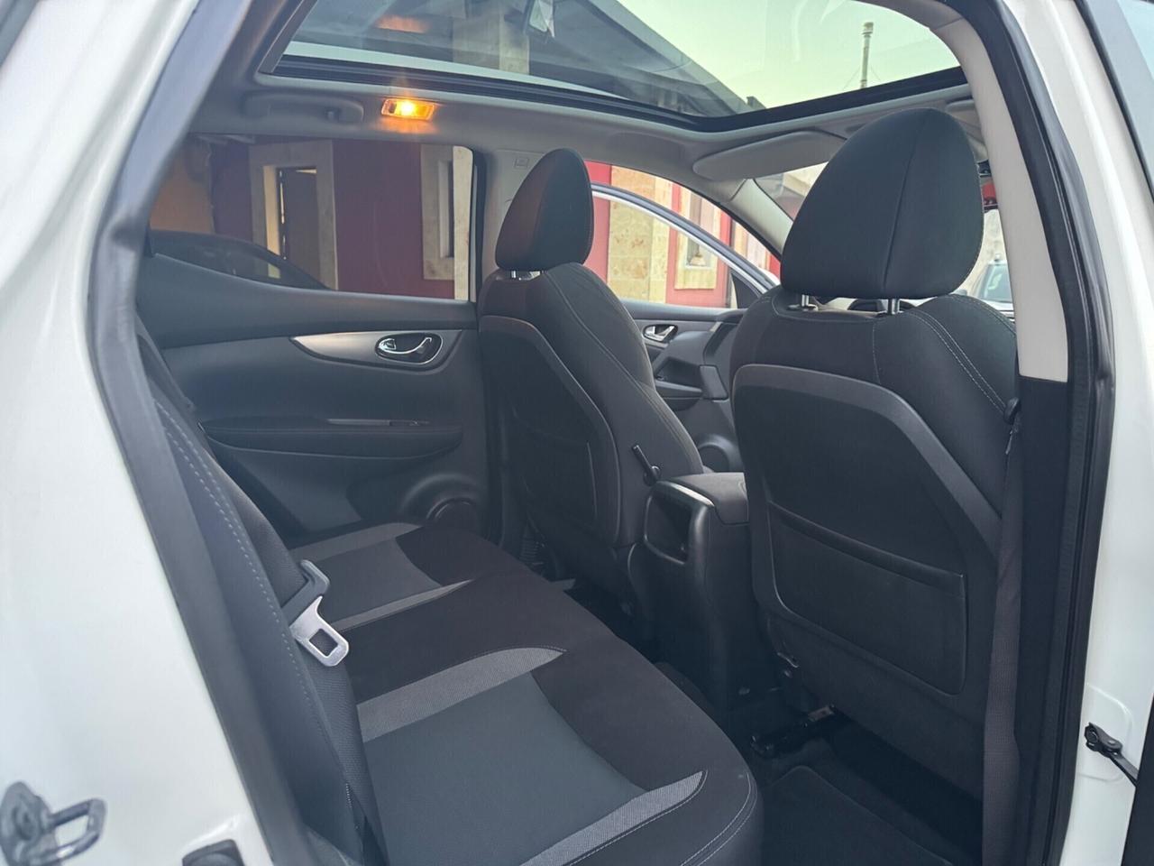 Nissan Qashqai 1.5 dCi N-Connecta tetto 360 metall